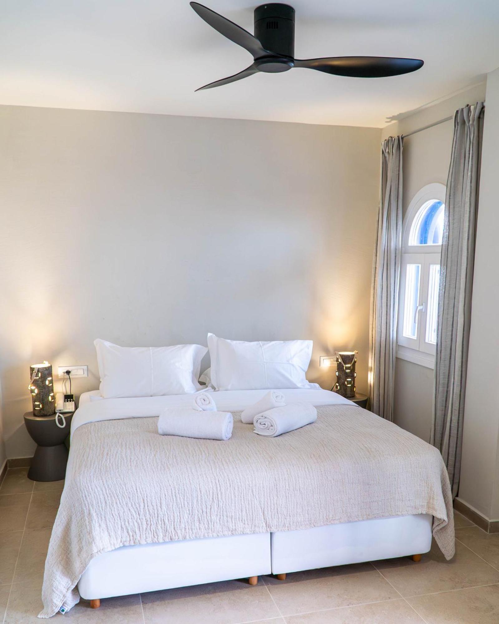 The Noverian Bios Santorini Boutique Hotel 费拉 客房 照片