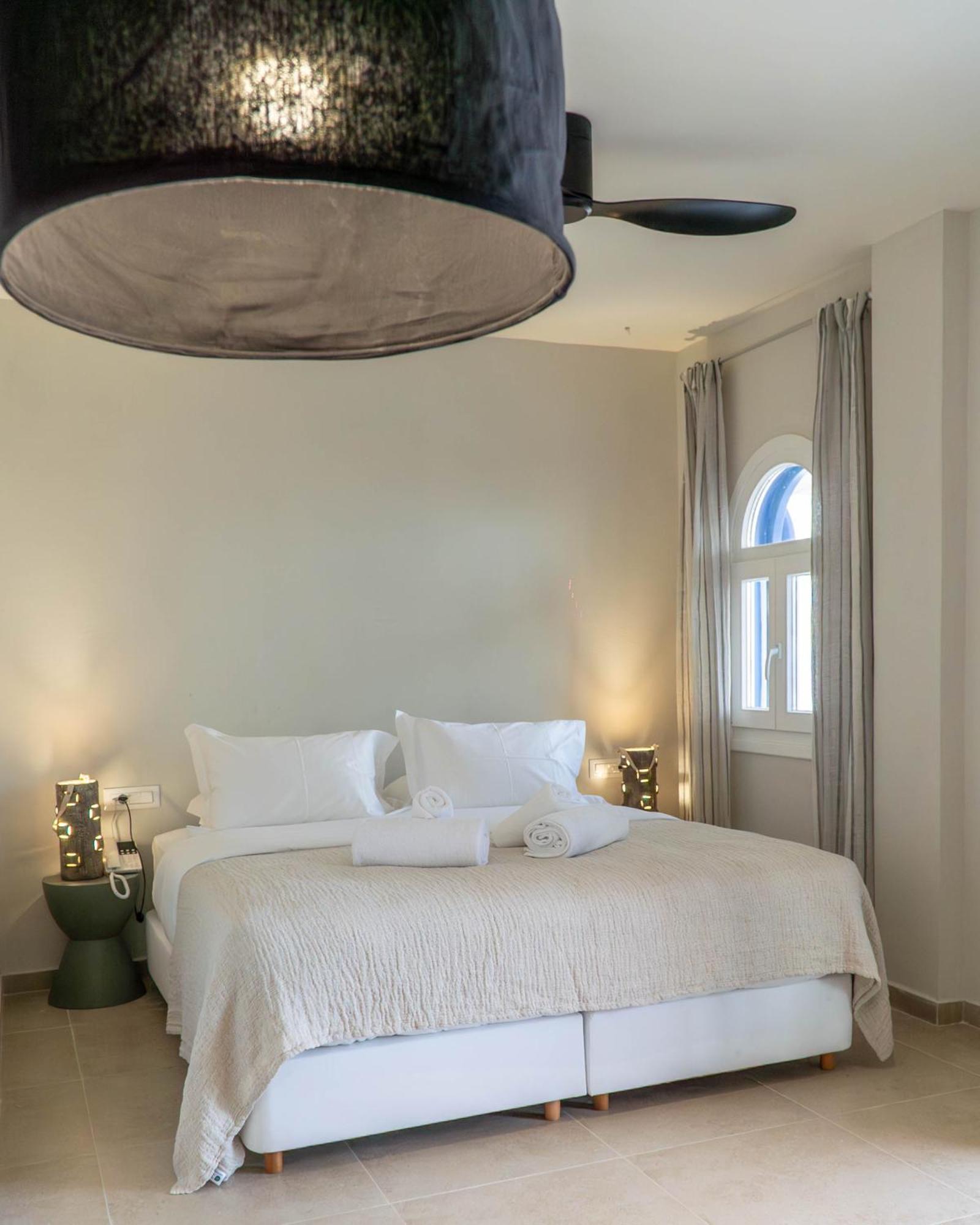 The Noverian Bios Santorini Boutique Hotel 费拉 客房 照片